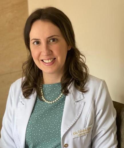 Dra. Carolina de Oliveira Queiroz 